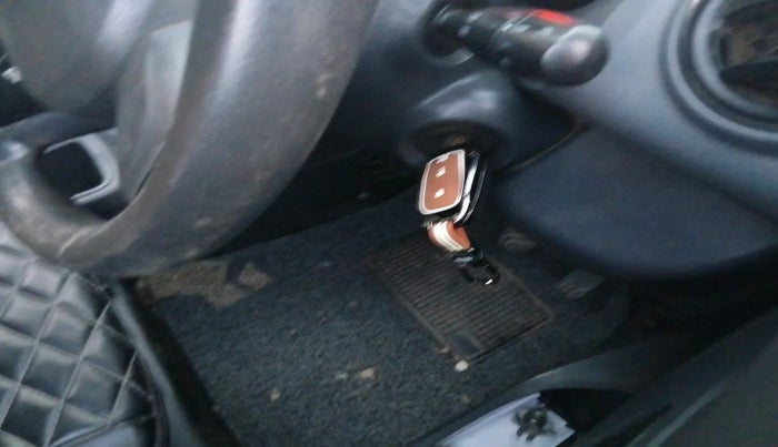 2016 Renault Kwid RXT 1.0 AMT, Petrol, Automatic, 1,09,652 km, interior