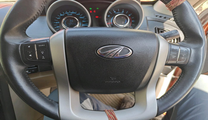 2015 Mahindra XUV500 W10, Diesel, Manual, 42,473 km, interior