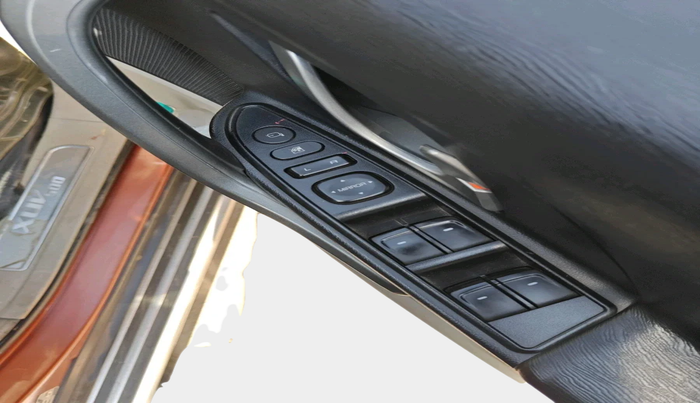 2015 Mahindra XUV500 W10, Diesel, Manual, 42,473 km, interior