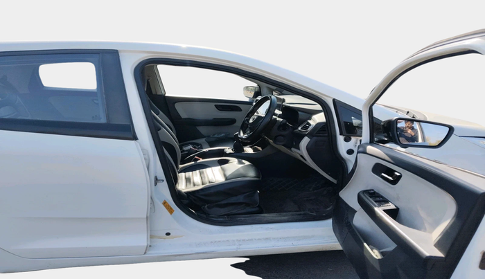 2022 Tata ALTROZ XT PETROL, Petrol, Manual, 49,854 km, interior