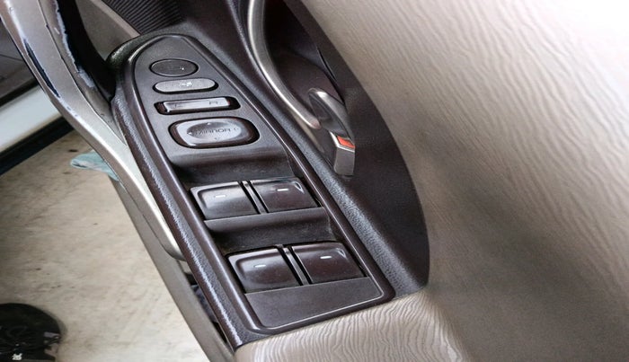 2013 Mahindra XUV500 W8, Diesel, Manual, 1,12,014 km, interior