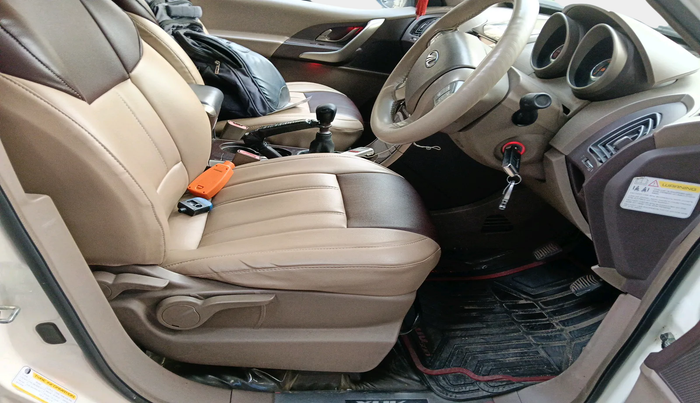2013 Mahindra XUV500 W8, Diesel, Manual, 1,12,014 km, interior