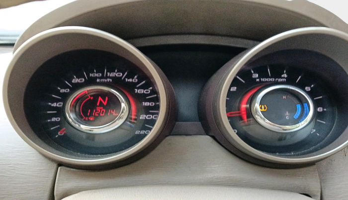 2013 Mahindra XUV500 W8, Diesel, Manual, 1,12,014 km, interior