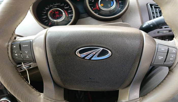 2013 Mahindra XUV500 W8, Diesel, Manual, 1,12,014 km, interior