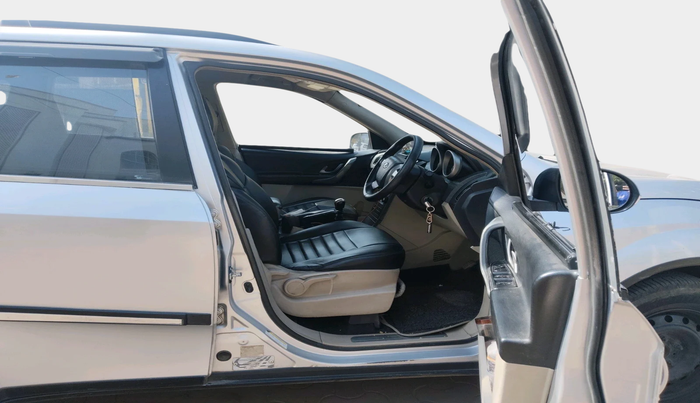 2017 Mahindra XUV500 W6, Diesel, Manual, 80,139 km, interior