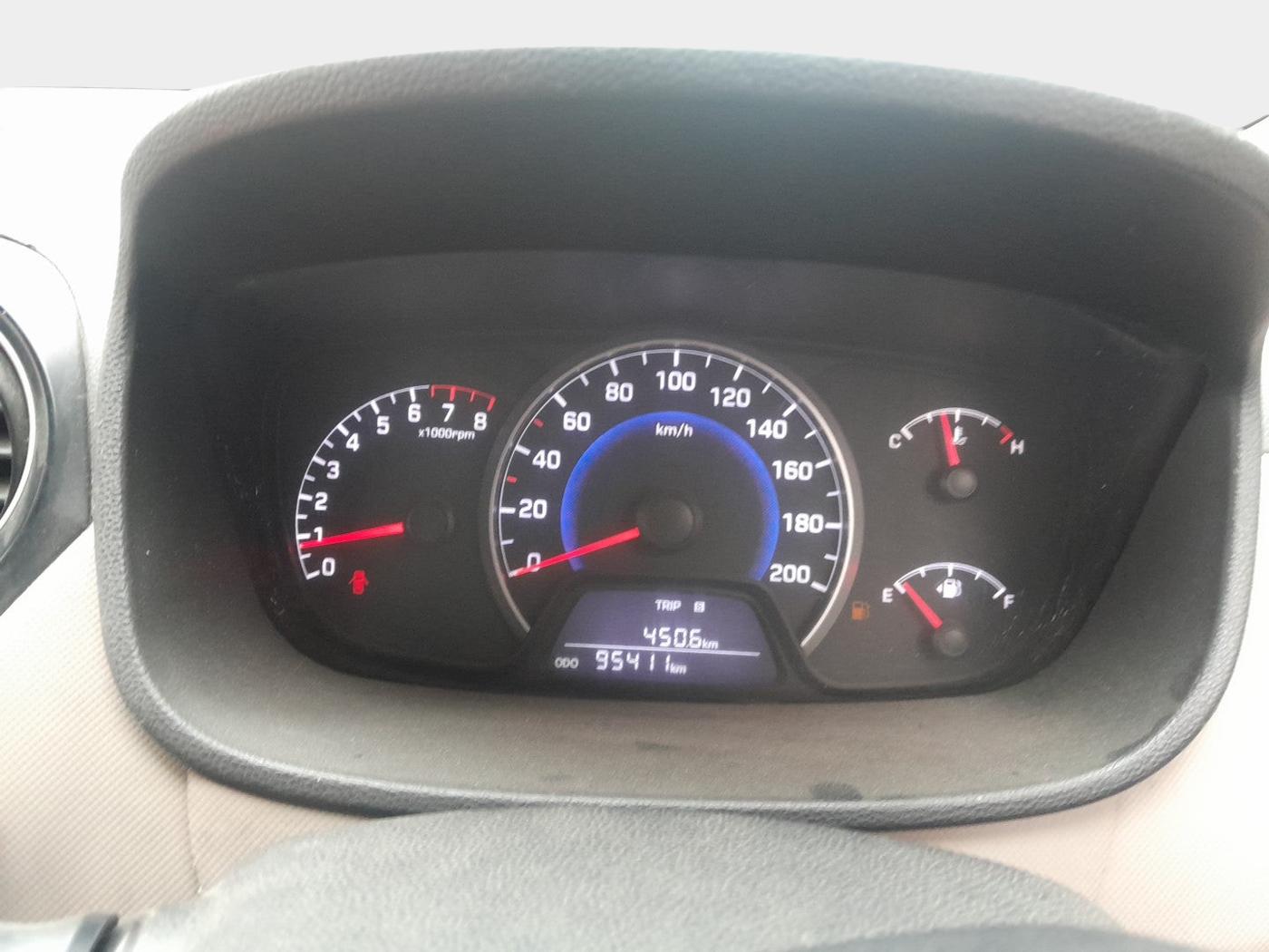 2014 Hyundai Grand i10 MAGNA 1.2 KAPPA VTVT, Petrol, Manual, 2,00,001 km, interior
