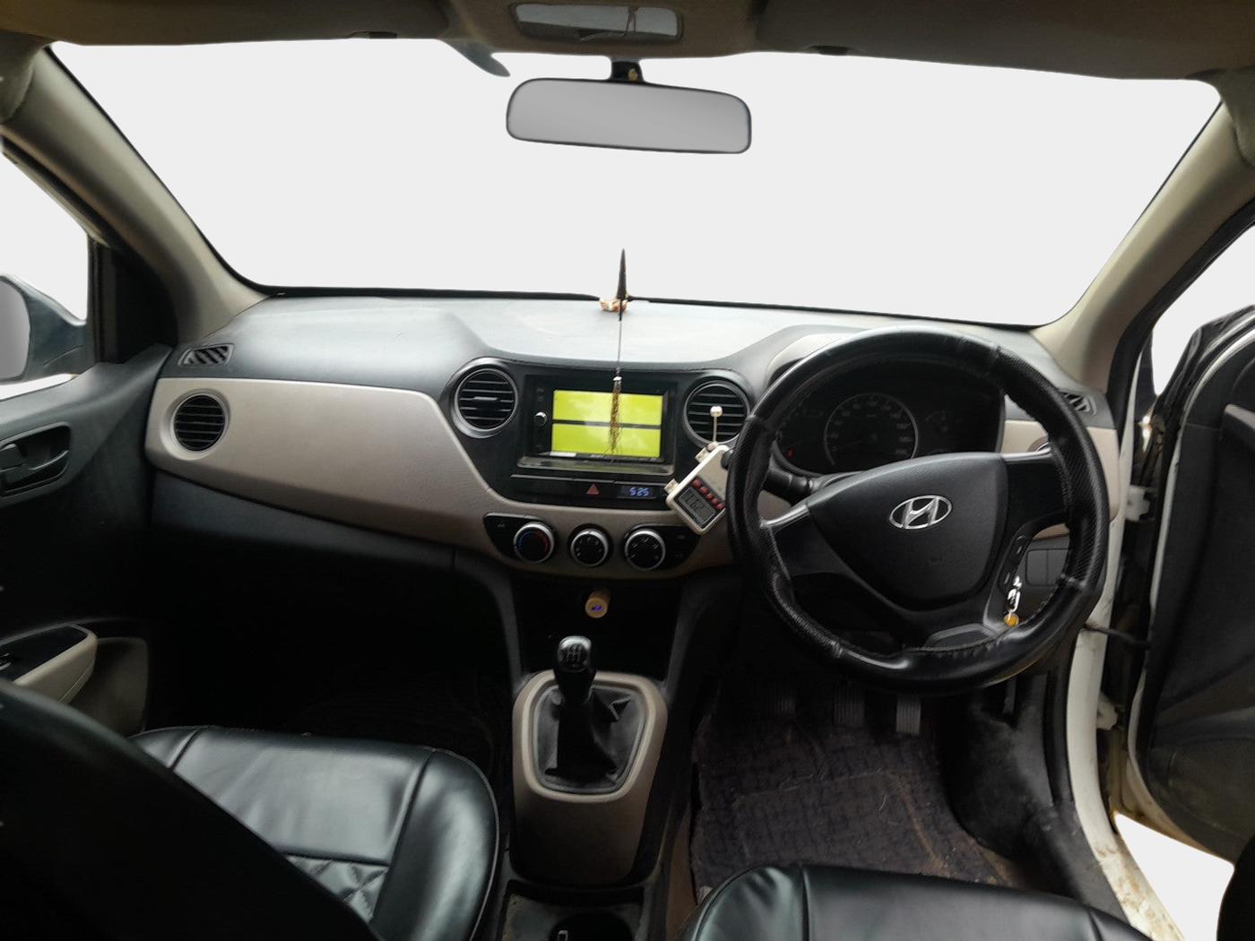 2014 Hyundai Grand i10 MAGNA 1.2 KAPPA VTVT, Petrol, Manual, 2,00,001 km, interior