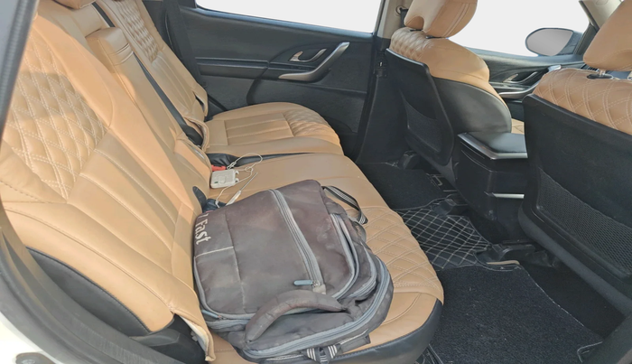 2018 Mahindra XUV500 W7, Diesel, Manual, 99,568 km, interior