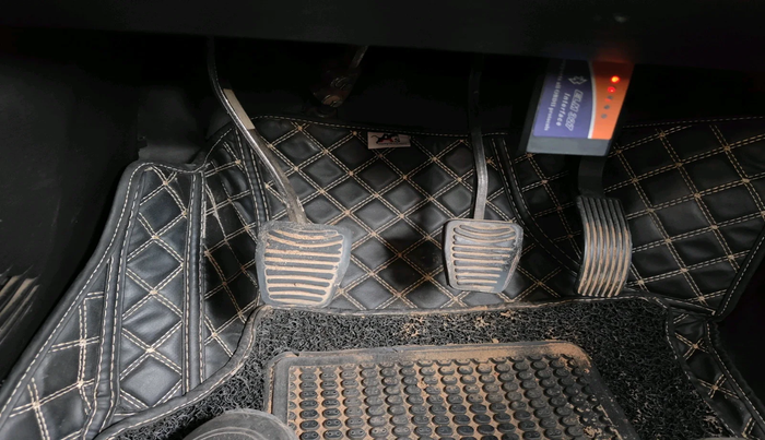 2018 Mahindra XUV500 W7, Diesel, Manual, 99,568 km, interior