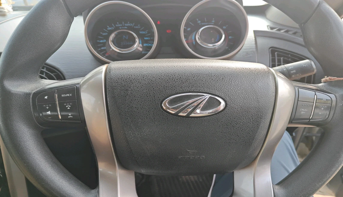 2018 Mahindra XUV500 W7, Diesel, Manual, 99,568 km, interior