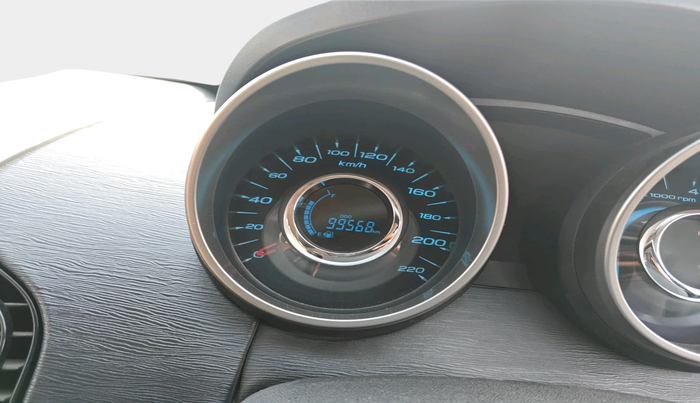 2018 Mahindra XUV500 W7, Diesel, Manual, 99,568 km, interior