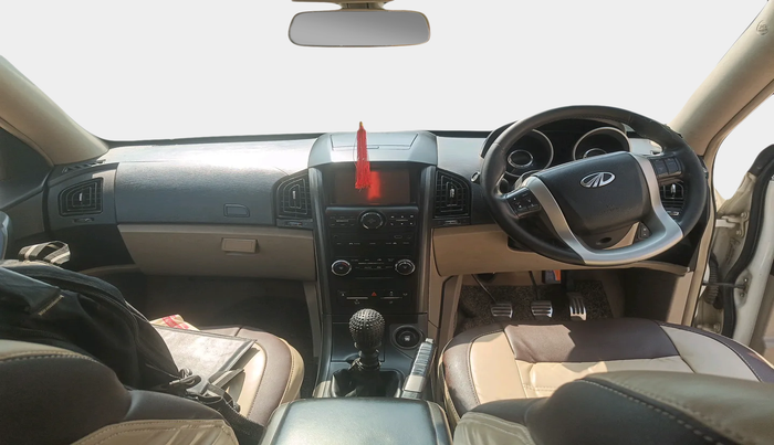2016 Mahindra XUV500 W8, Diesel, Manual, 1,17,853 km, interior