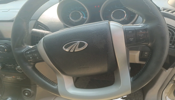 2016 Mahindra XUV500 W8, Diesel, Manual, 1,17,853 km, interior