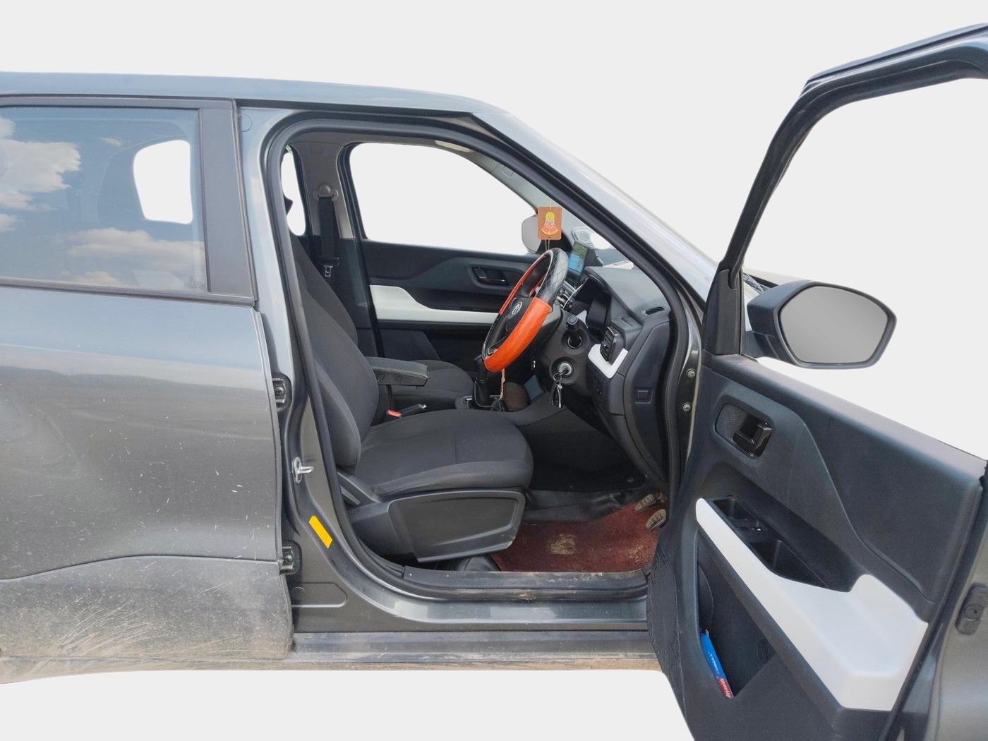 2023 Tata PUNCH PURE MT, Petrol, Manual, 19,056 km, interior