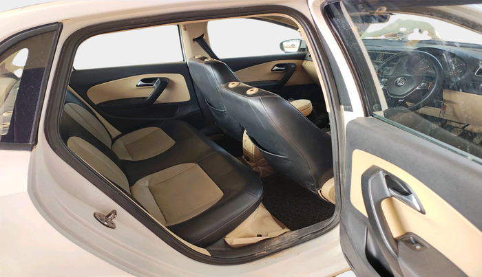 2018 Volkswagen Ameo HIGHLINE PLUS 1.0L 16 ALLOY, Petrol, Manual, 1,00,403 km, interior