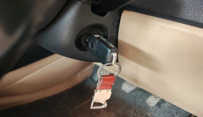 2018 Volkswagen Ameo HIGHLINE PLUS 1.0L 16 ALLOY, Petrol, Manual, 1,00,403 km, interior