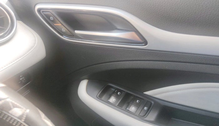 2023 MG ASTOR STYLE 1.5 MT, Petrol, Manual, 30,519 km, interior