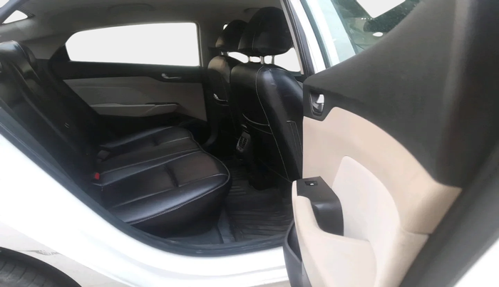 2018 Hyundai Verna 1.6 VTVT SX, Petrol, Manual, 1,19,307 km, interior