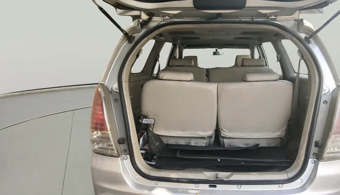 2011 Toyota Innova V 2.5 8 STR, Diesel, Manual, 2,31,219 km, exterior