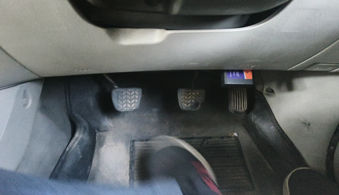 2011 Toyota Innova V 2.5 8 STR, Diesel, Manual, 2,31,219 km, interior