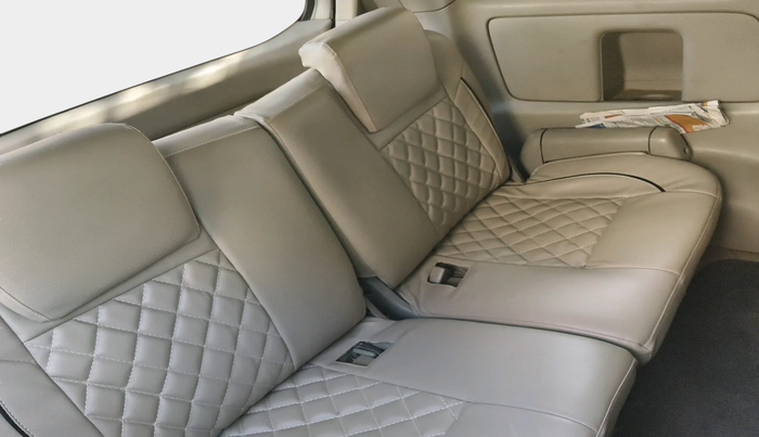 2011 Toyota Innova V 2.5 8 STR, Diesel, Manual, 2,31,219 km, interior