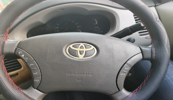 2011 Toyota Innova V 2.5 8 STR, Diesel, Manual, 2,31,219 km, interior