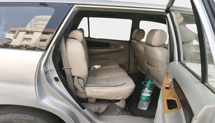 2011 Toyota Innova V 2.5 8 STR, Diesel, Manual, 2,31,219 km, interior