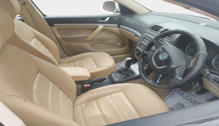 2010 Skoda Laura AMBIENTE 2.0 TDI CR MT, Diesel, Manual, 1,80,649 km, interior