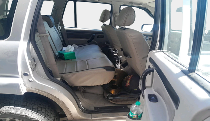 2016 Mahindra Scorpio S6 PLUS, Diesel, Manual, 1,65,886 km, interior