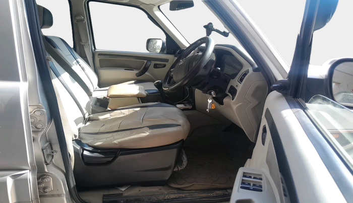 2016 Mahindra Scorpio S6 PLUS, Diesel, Manual, 1,65,886 km, interior
