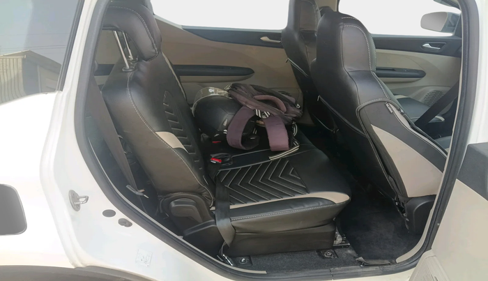 2022 Renault TRIBER RXZ, Petrol, Manual, 24,164 km, interior