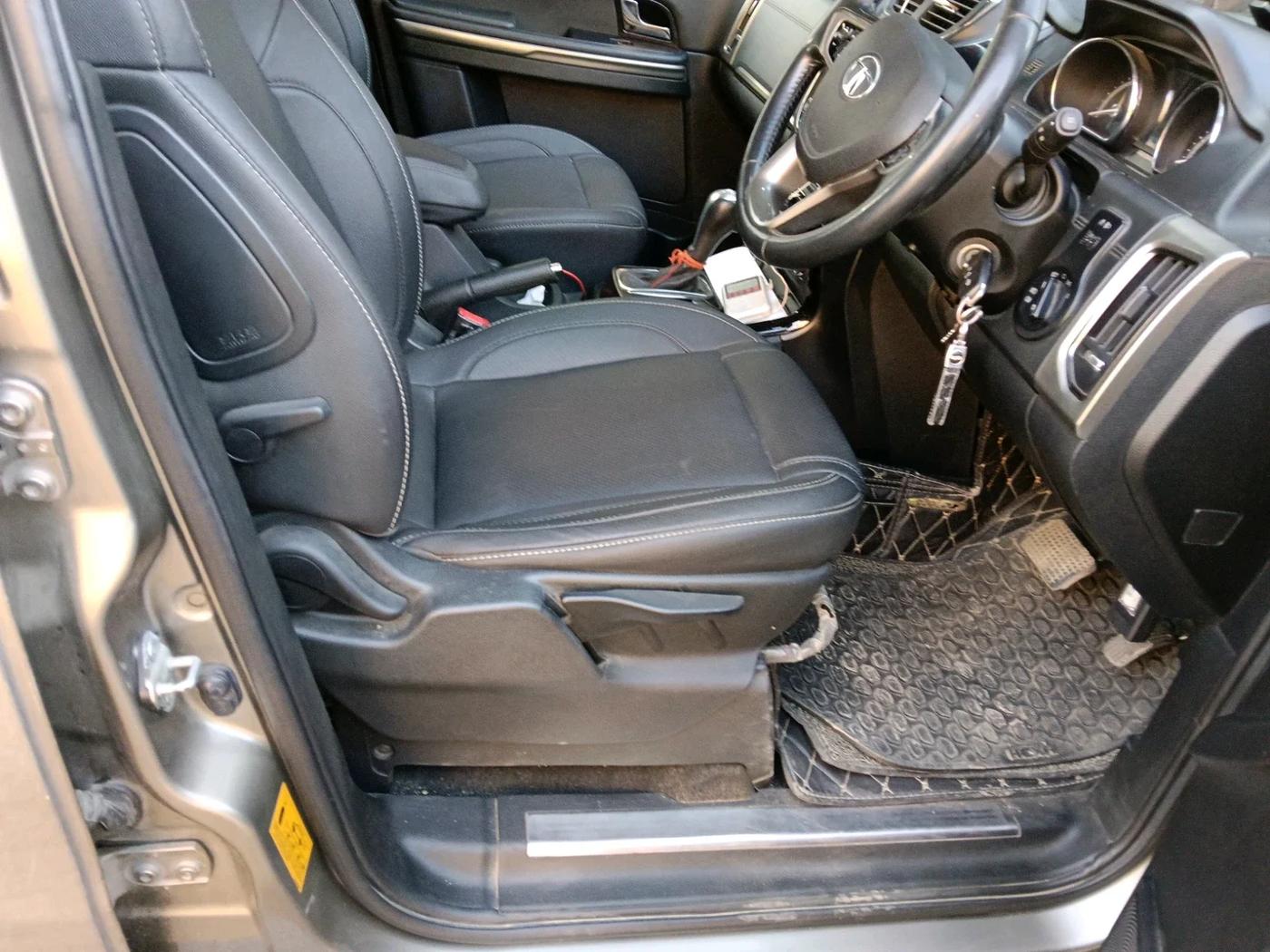 2018 Tata Hexa XTA 4X2 7 STR, Diesel, Automatic, 1,05,660 km, interior