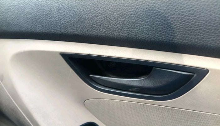 2012 Hyundai Eon ERA + LPG, Petrol, Manual, 1,13,194 km, interior