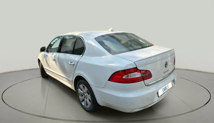 2013 Skoda Superb ELEGANCE 2.0 TDI CR AT, Diesel, Automatic, 1,35,928 km, exterior