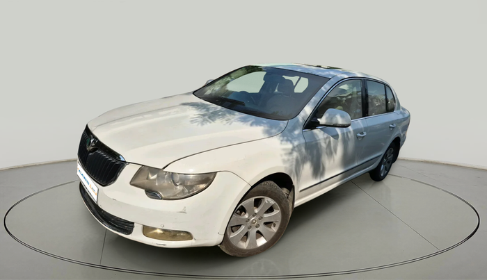2013 Skoda Superb ELEGANCE 2.0 TDI CR AT, Diesel, Automatic, 1,35,928 km, exterior