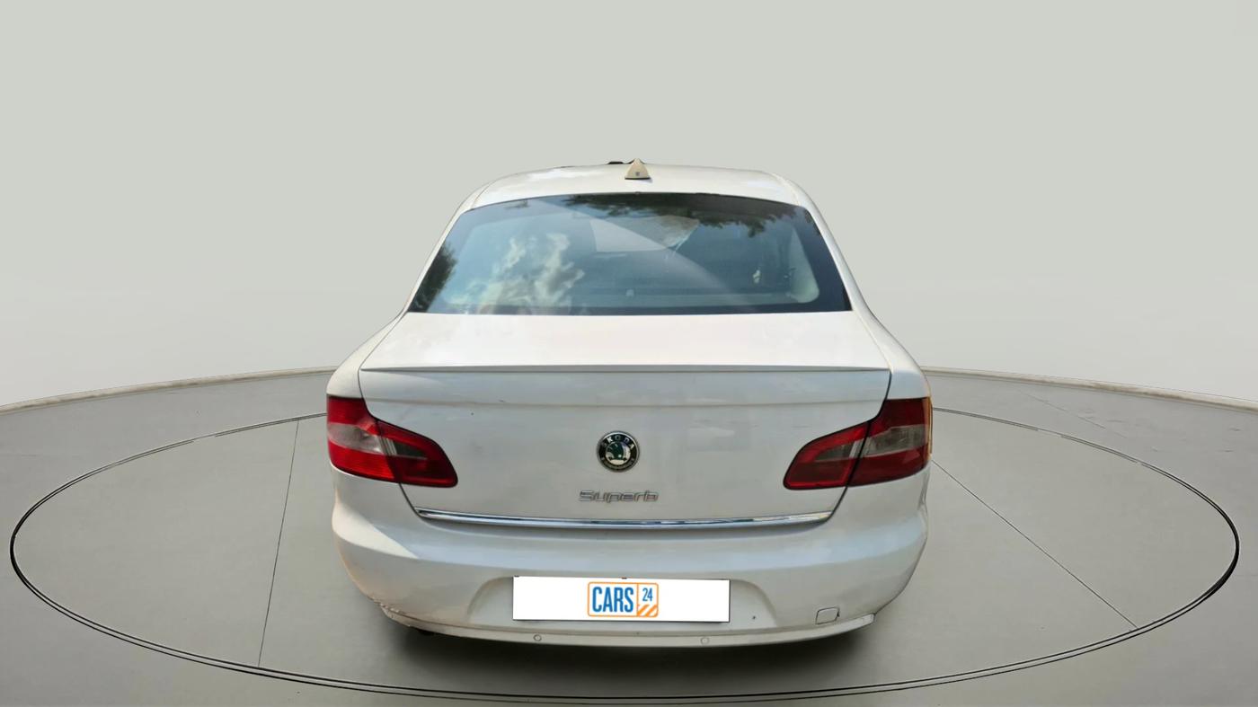 2013 Skoda Superb ELEGANCE 2.0 TDI CR AT, Diesel, Automatic, 1,35,928 km, exterior