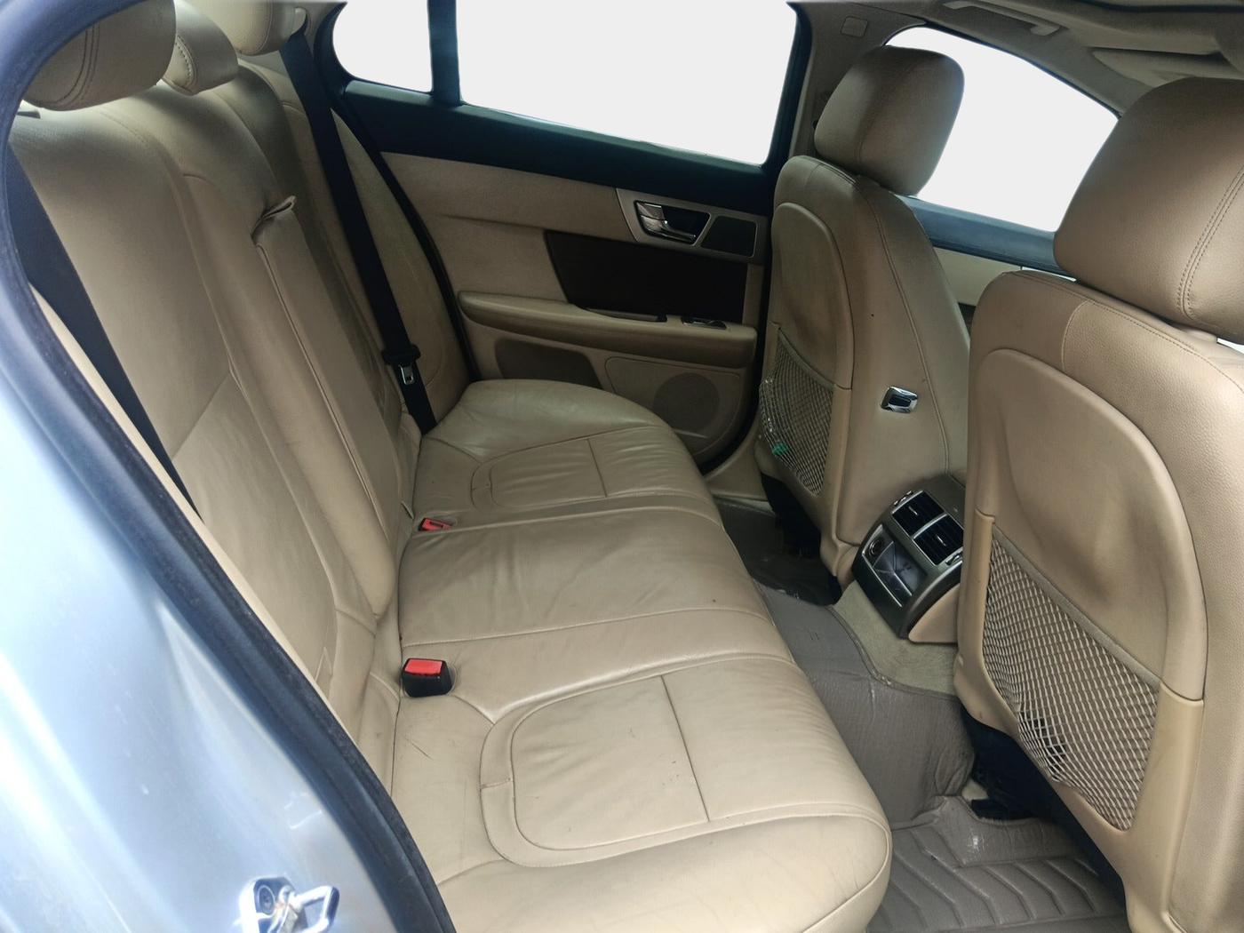 2013 Jaguar XF 2.2 DIESEL LUXURY, Diesel, Automatic, 1,15,000 km, interior