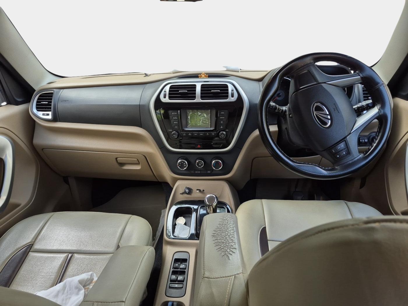2017 Mahindra TUV300 T8 AMT, Diesel, Automatic, 66,669 km, interior