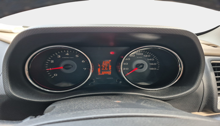 2017 Mahindra TUV300 T8 AMT, Diesel, Automatic, 66,669 km, interior