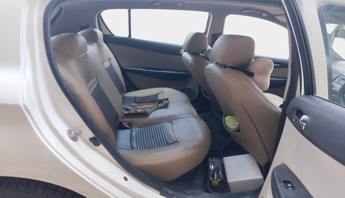 2013 Hyundai i20 MAGNA 1.2, Petrol, Manual, 1,17,276 km, interior