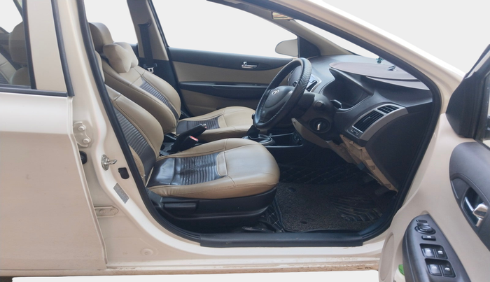 2013 Hyundai i20 MAGNA 1.2, Petrol, Manual, 1,17,276 km, interior