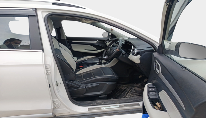 2024 MG ASTOR Select 1.5 MT (Ivory), Petrol, Manual, 16,392 km, interior