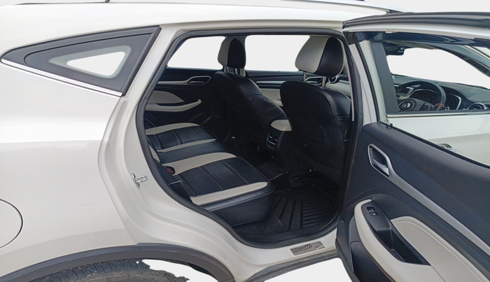 2024 MG ASTOR Select 1.5 MT (Ivory), Petrol, Manual, 16,392 km, interior