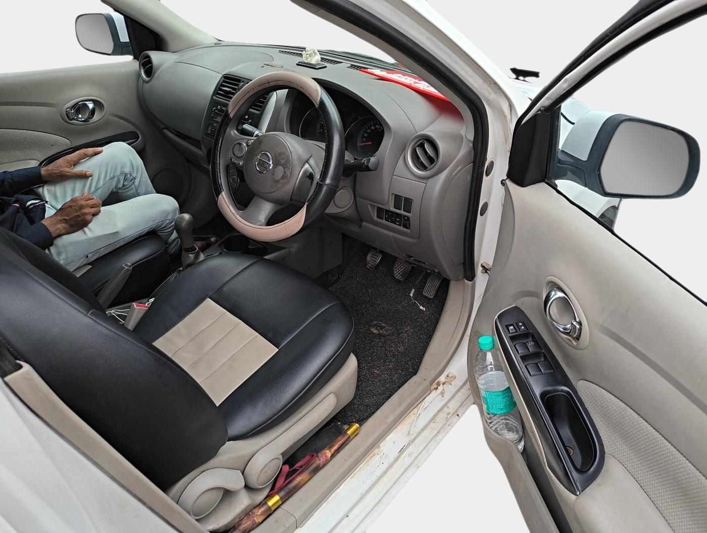 2013 Nissan Sunny XV DIESEL, Diesel, Manual, 1,19,599 km, interior