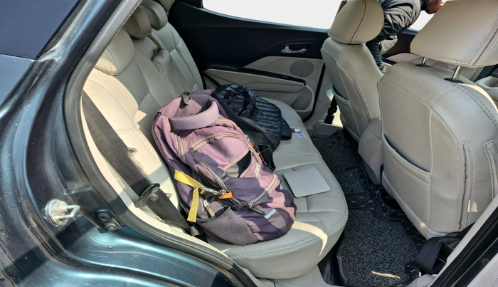 2020 Mahindra XUV300 W8 1.5 DIESEL, Diesel, Manual, 1,13,580 km, interior