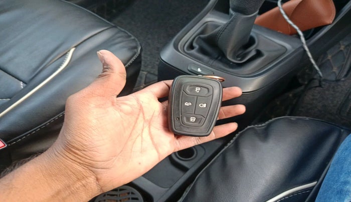 2022 Tata ALTROZ XT PETROL, Petrol, Manual, 27,219 km, interior