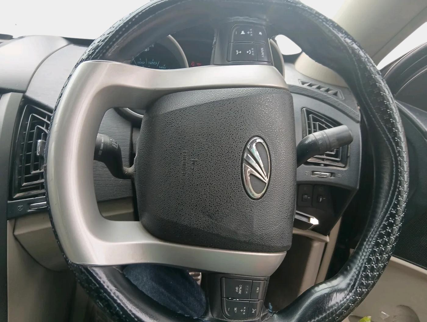 2016 Mahindra XUV500 W10 AT, Diesel, Automatic, 1,27,400 km, interior