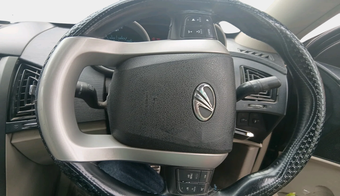 2016 Mahindra XUV500 W10 AT, Diesel, Automatic, 1,22,999 km, interior