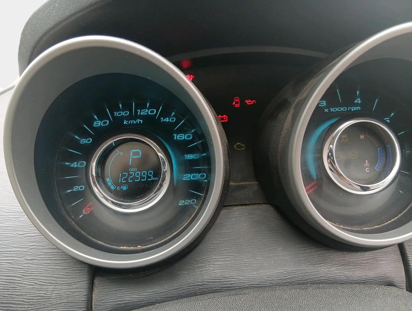 2016 Mahindra XUV500 W10 AT, Diesel, Automatic, 1,27,400 km, interior