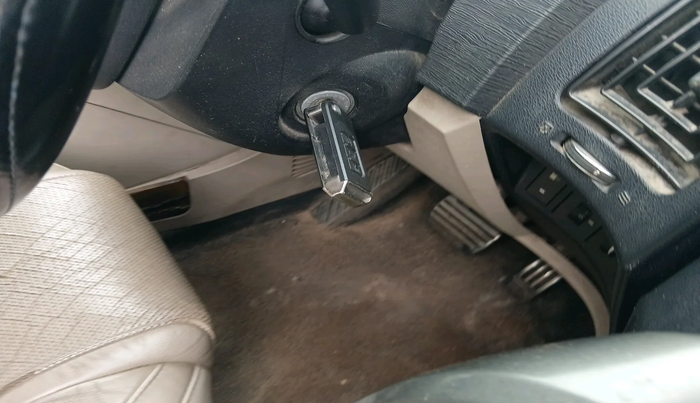 2016 Mahindra XUV500 W10 AT, Diesel, Automatic, 1,22,999 km, interior